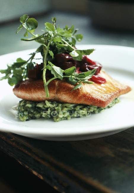 Pan-fried salmon with herb risotto — Stock Photo