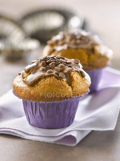 Muffins mit Schokolade Zuckerguss — Stockfoto