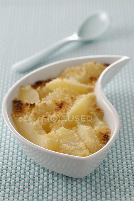 Closeup view of pear Crumble in bowl — Stock Photo