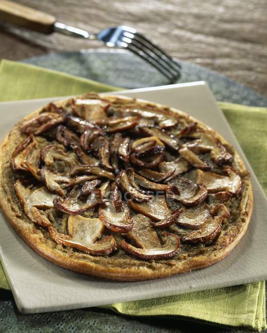 Closeup view of cep mushrooms and eggplant caviar in tart — Stock Photo