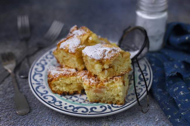 Gâteau aux pommes tranché — Photo de stock