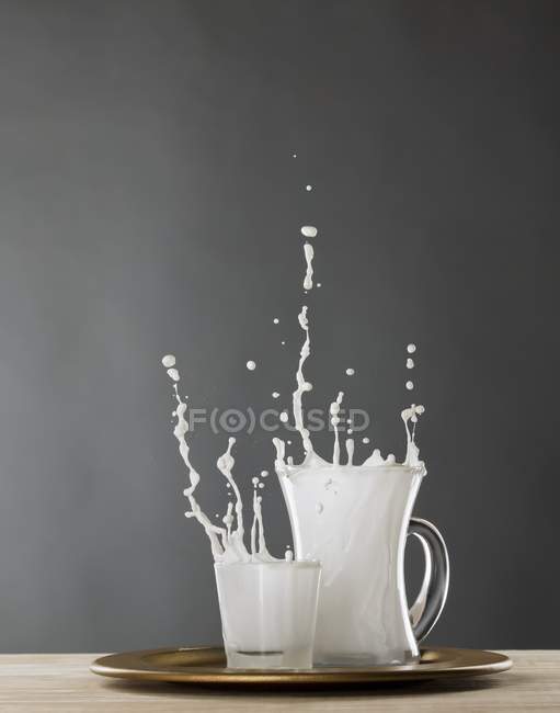 Splash de leite orgânico — Fotografia de Stock