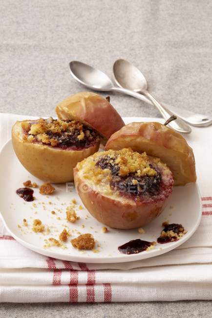 Baked apples with jam — Stock Photo