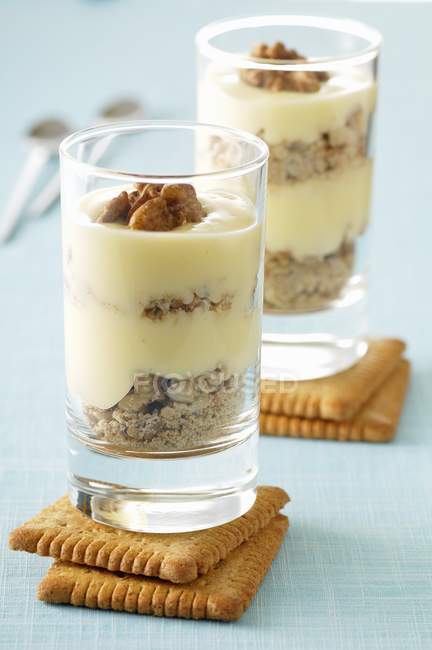 Tiramisu with walnuts and biscuits — Stock Photo