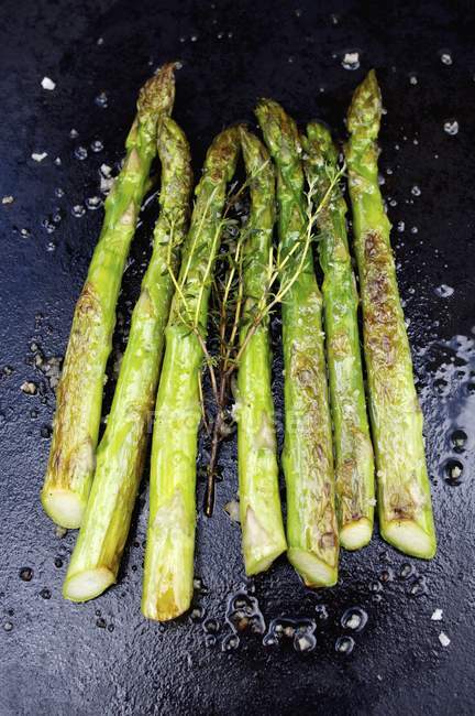 Asparagi verdi alla griglia — Foto stock