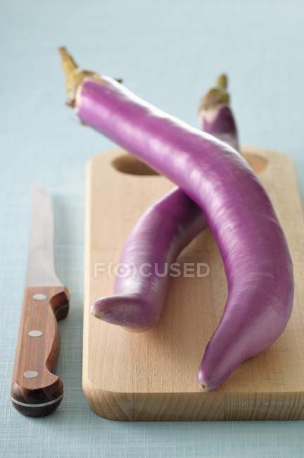 Довга пурпурний баклажани — стокове фото