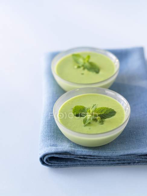 Cream of pea and mint soup — Stock Photo