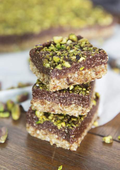 Closeup view of stacked pistachio and chocolate pie slices — Stock Photo