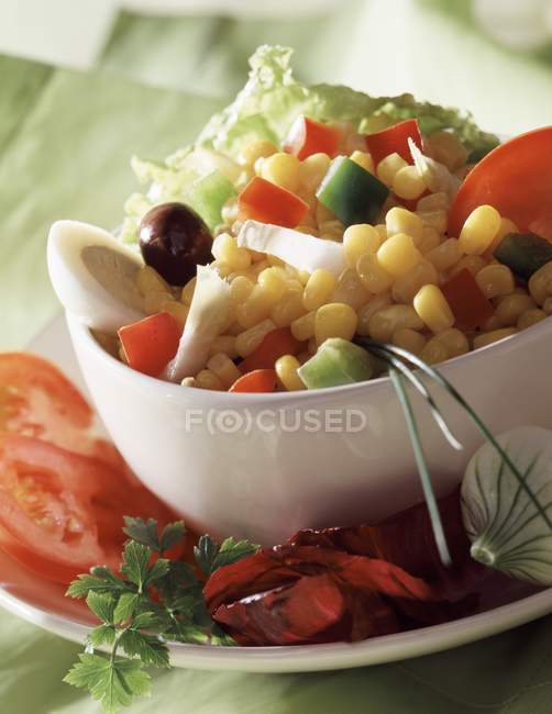 Змішані кукурудзи салат — стокове фото
