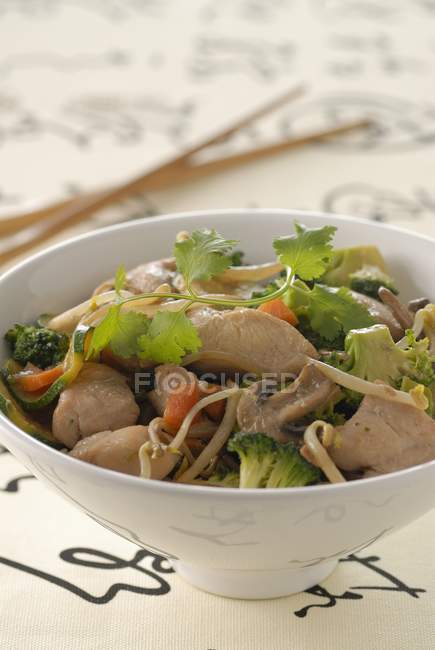 Verduras cocinadas en wok - foto de stock