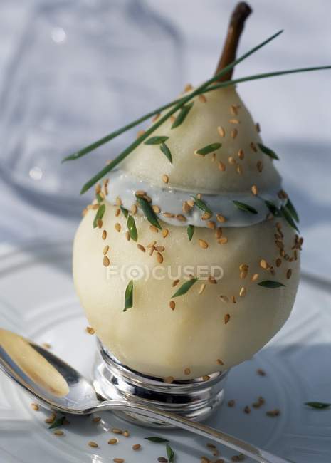 Pear with roquefort mousse — Stock Photo