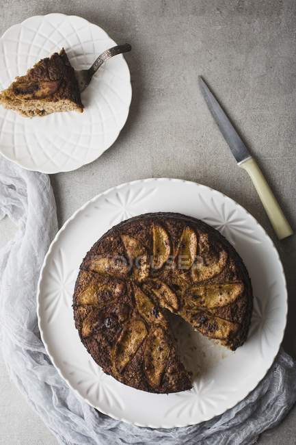 Яблучний пиріг зі спеціями з кокосовим горіхом — стокове фото