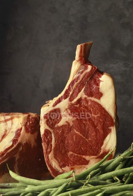 RAW яловичини Чоп — стокове фото