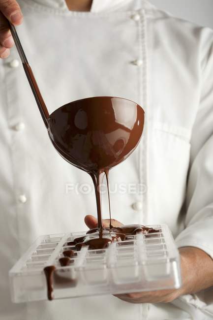Proceso de fabricación de chocolates - foto de stock