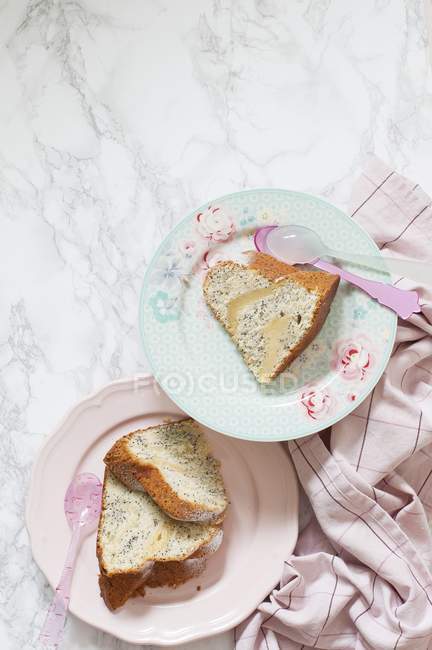 Lemon curd and poppy seed Bundt cake — Stock Photo