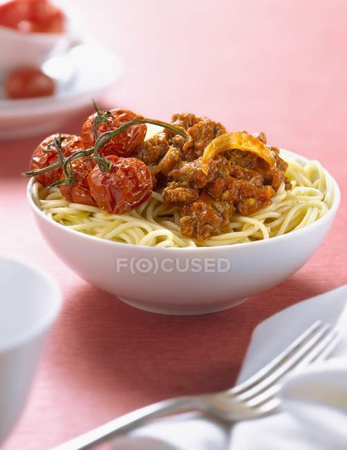 Spaghetti bolognese pasta with tomatoes — Stock Photo