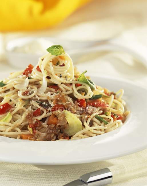 Spaghetti bolognese pasta with minced meat — Stock Photo