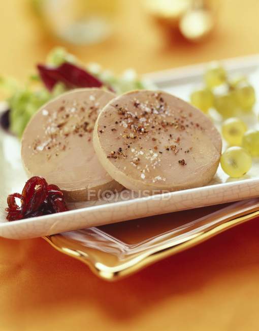 Rodajas de foie gras - foto de stock
