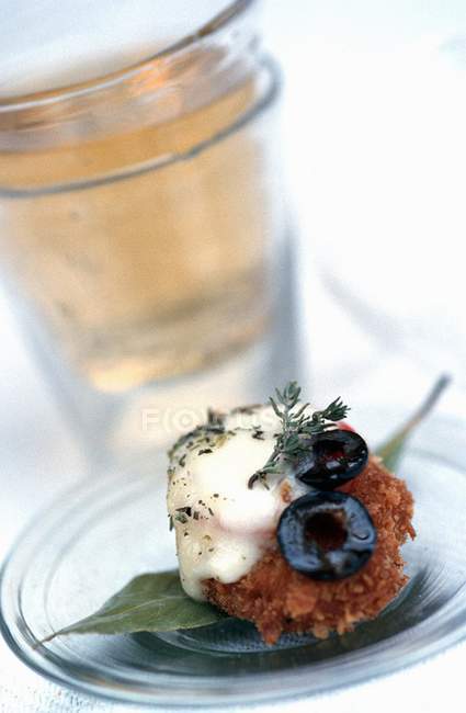 Gebratene mediterrane Sushi-Kugel — Stockfoto