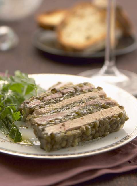 Foie gras y terrina de lentejas - foto de stock
