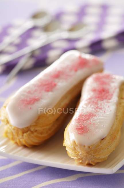 Vanilla Eclairs with sugar coating — Stock Photo