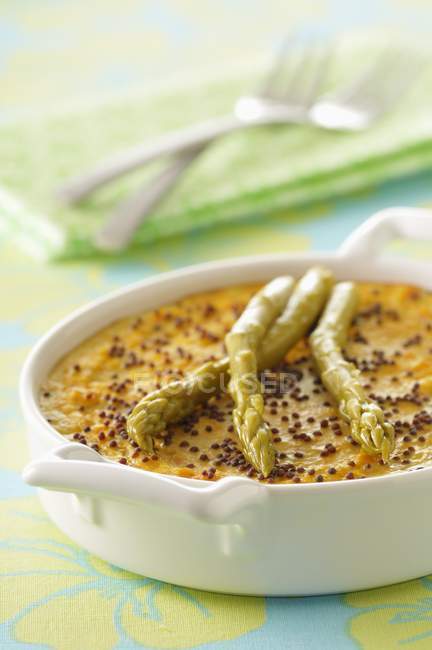 Carrot Flan with asparagus and poppy seeds — Stock Photo