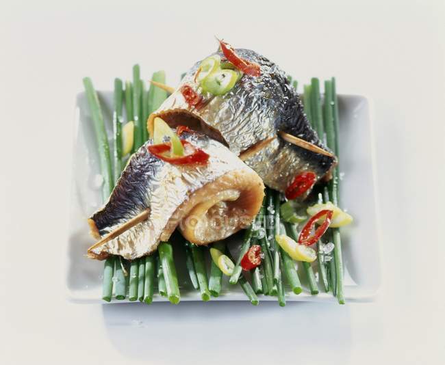 Mini brochettes de sardine grillées — Photo de stock