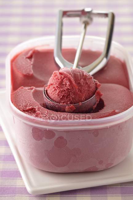 Punnet of raspberry ice cream — Stock Photo