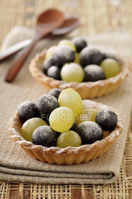 Homemade Grape tartlets — Stock Photo