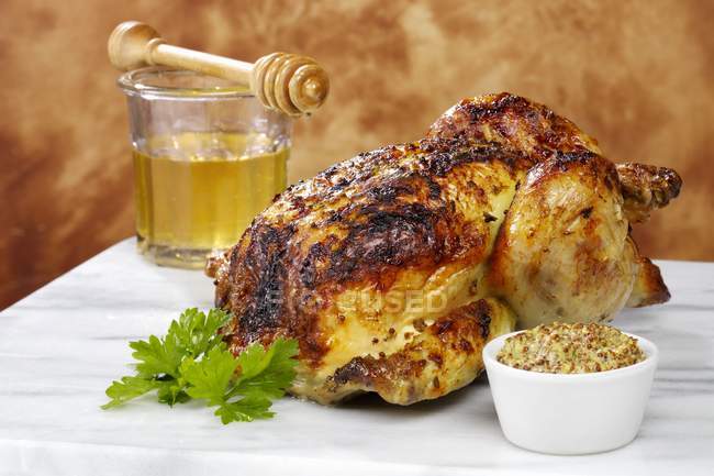 Whole cooked roast chicken — Stock Photo