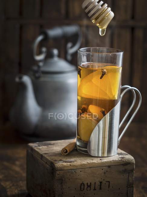 Hot winter spiced tea — Stock Photo