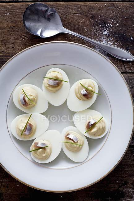 Фаршированные яйца с анчоусами — стоковое фото