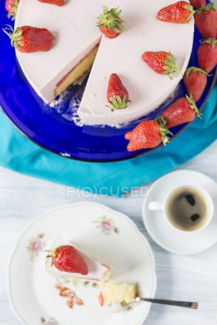 Gâteau au yaourt aux fraises — Photo de stock