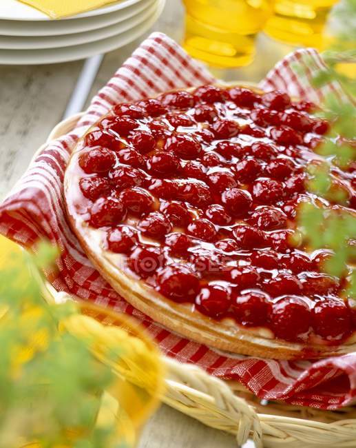 Baked raspberry tart — Stock Photo