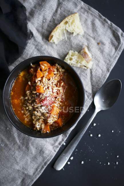 Sopa de tomate com farro — Fotografia de Stock