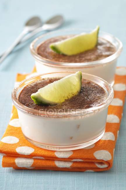 Honey and lime mousse — Stock Photo