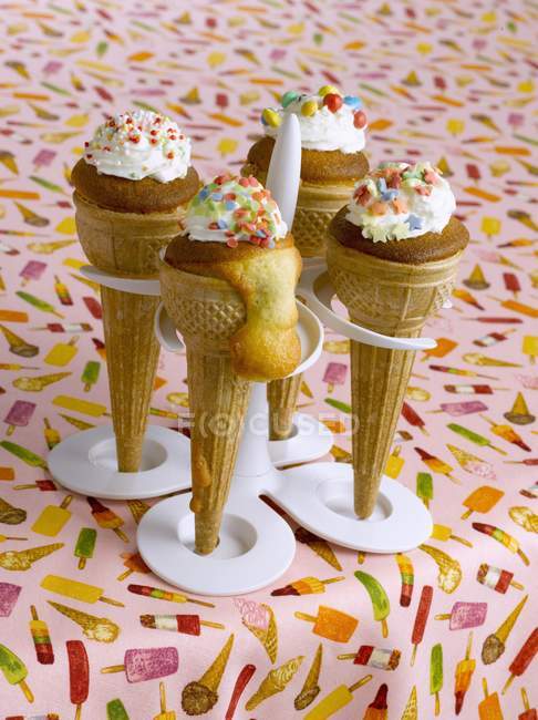 Ice cream-style cupcakes — Stock Photo