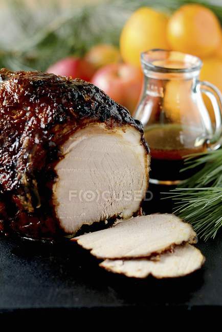 Roasted ham with slices — Stock Photo