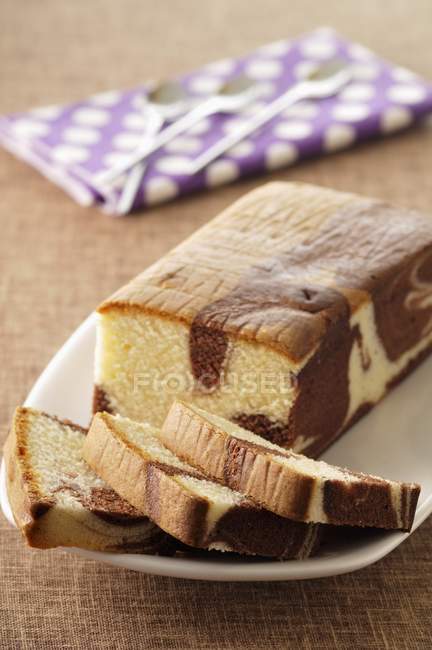Marble cake on plate — Stock Photo