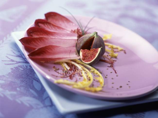 Red chicory and fig salad on plate — Stock Photo