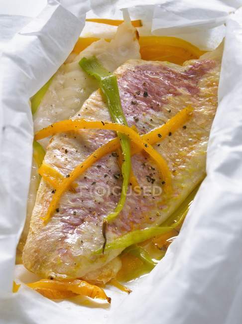 Red mullet with carrots — Stock Photo