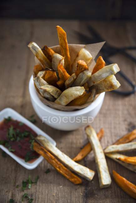 Vegane Süßkartoffelpommes — Stockfoto