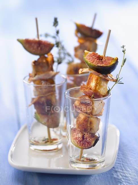 Fresh fig brochettes — Stock Photo