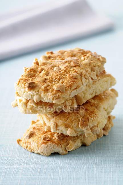 Crunchy almond cookies — Stock Photo