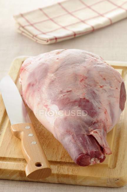 Raw leg of lamb — Stock Photo