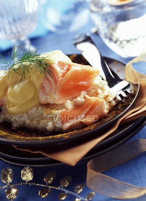 Steamed salmon in champagne sabayon — Stock Photo