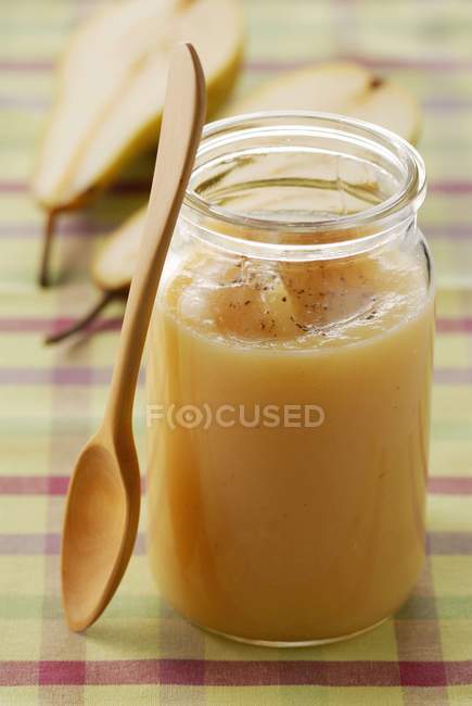 Closeup view of stewed pears flavored with vanilla tea — Stock Photo