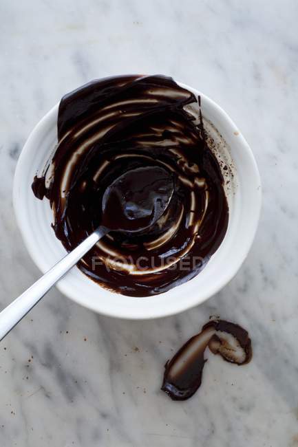 Талый тёмный шоколад — стоковое фото
