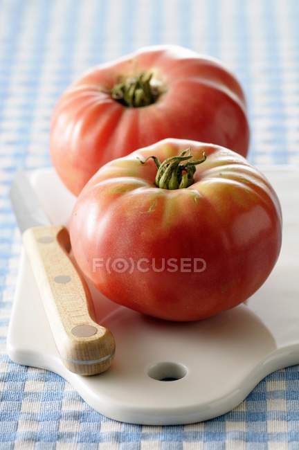 Tomates roses fraîches — Photo de stock