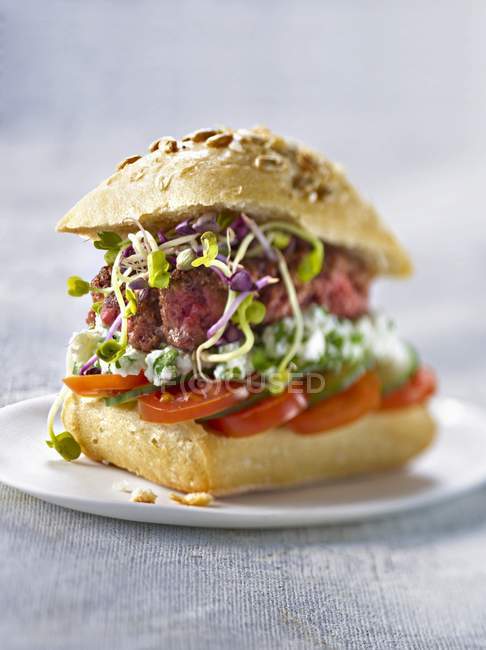 Hamburger aux légumes bio — Photo de stock